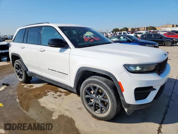 ✅ 2024 Jeep Grand Cherokee Laredo X • VIN: 1C4RJGAG1RC124752 • Lot: 85354395. Wystawiony na Copart z przebiegiem 33 435 mil. Bezpłatny archiwum sprzedaży aukcyjnych z USA i szczegółowy raport historii pojazdu na DreamBid. Zdjęcie 4.