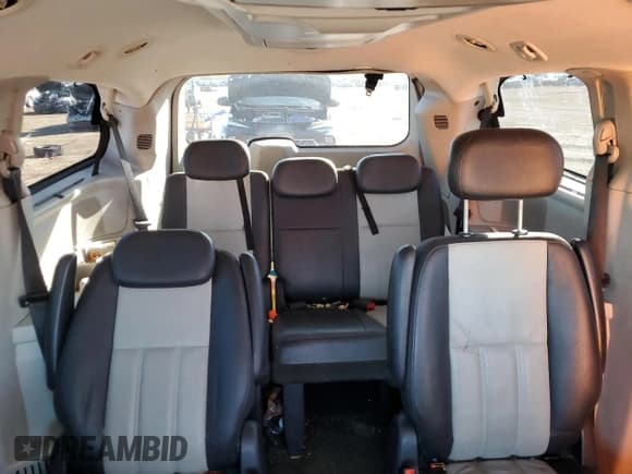 ✅ 2010 Chrysler Town & Country Touring Plus • VIN: 2A4RR8DX8AR441184 • Lot: 91978205. Wystawiony na Copart z przebiegiem 202 660 mil. Bezpłatny archiwum sprzedaży aukcyjnych z USA i szczegółowy raport historii pojazdu na DreamBid. Zdjęcie 10.