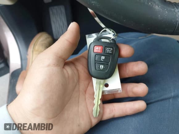 ✅ 2018 Toyota Highlander LE • VIN: 5TDZZRFH1JS250909 • Lot: 43226963. Listed on IAAI with 118,881 mi. Free auction sales archive from the USA and detailed vehicle history report at DreamBid. Image 11.