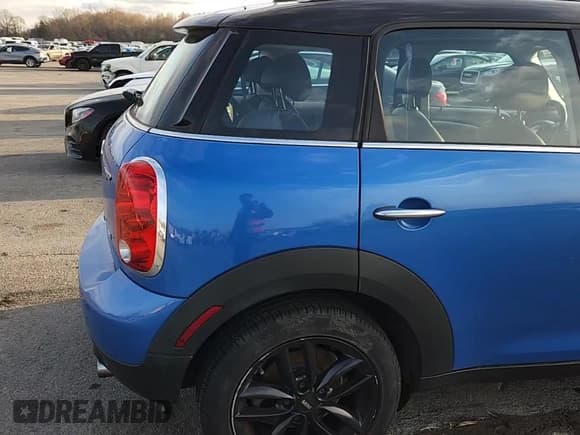 ✅ 2014 MINI Countryman • VIN: WMWZB3C51EWR40481 • Lot: 93923675. Wystawiony na Copart z przebiegiem Nie podano. Bezpłatny archiwum sprzedaży aukcyjnych z USA i szczegółowy raport historii pojazdu na DreamBid. Zdjęcie 13.