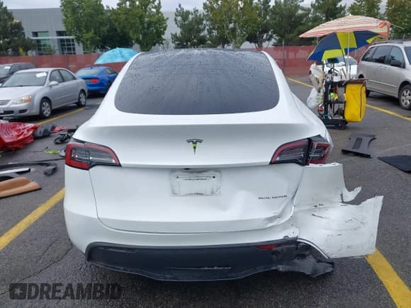 ✅ 2023 Tesla Model Y Long Range • VIN: 7SAYGDEE0PA129801 • Lot: 43740194. Wystawiony na IAAI z przebiegiem 40 066 mil. Bezpłatny archiwum sprzedaży aukcyjnych z USA i szczegółowy raport historii pojazdu na DreamBid. Zdjęcie 17.