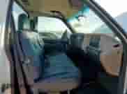 1998 Chevrolet Silverado 1500 z VIN 1GCEC14W5WZ275210, wystawiony jako Copart lot #84660155 z przebiegiem 137 219 mil mil oraz Nie do naprawy • Non repairable. Historia ofert i sprzedaży dostępna na DreamBid. Obrazek 7.