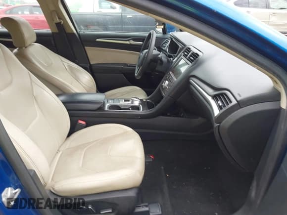 ✅ 2017 Ford Fusion Hybrid Titanium • VIN: 3FA6P0RU4HR388525 • Lot: 43136734. Wystawiony na IAAI z przebiegiem 206 994 mil. Bezpłatny archiwum sprzedaży aukcyjnych z USA i szczegółowy raport historii pojazdu na DreamBid. Zdjęcie 5.