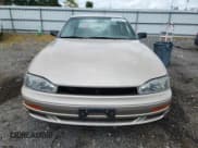 ✅ 1993 Toyota Camry DLX • VIN: 4T1SK11E6PU180747 • Lot: 64990075. Wystawiony na Copart z przebiegiem 109 692 mil. Bezpłatny archiwum sprzedaży aukcyjnych z USA i szczegółowy raport historii pojazdu na DreamBid. Zdjęcie 5.