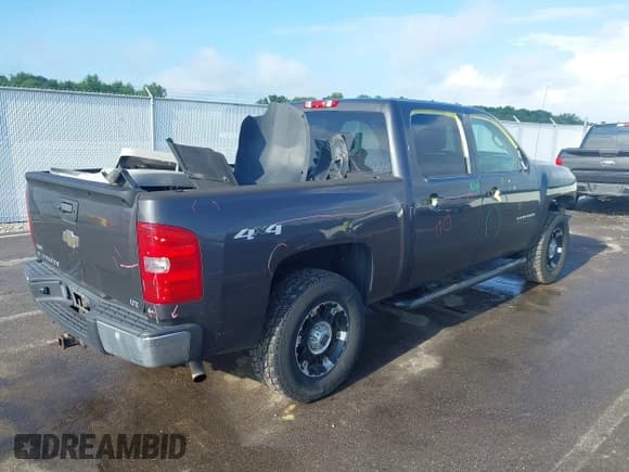 ✅ 2011 Chevrolet Silverado 1500 LTZ • VIN: 3GCPKTE35BG190664 • Lot: 42737125. Wystawiony na IAAI z przebiegiem 168 420 mil. Bezpłatny archiwum sprzedaży aukcyjnych z USA i szczegółowy raport historii pojazdu na DreamBid. Zdjęcie 4.