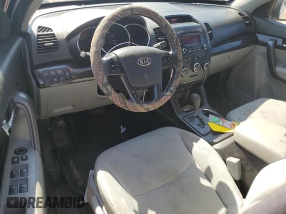 ✅ 2011 Kia Sorento LX • VIN: 5XYKT3A17BG079687 • Лот: 86161905. Опубликован ранее на Copart с пробегом 195 343 миль. Бесплатный доступ к архиву аукционных продаж из США и подробный отчёт об истории автомобиля на DreamBid. Изображение 8.