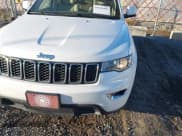 ✅ 2017 Jeep Grand Cherokee Laredo • VIN: 1C4RJFAG6HC646088 • Lot: 43618466. Wystawiony na IAAI z przebiegiem 217 170 mil. Bezpłatny archiwum sprzedaży aukcyjnych z USA i szczegółowy raport historii pojazdu na DreamBid. Zdjęcie 6.