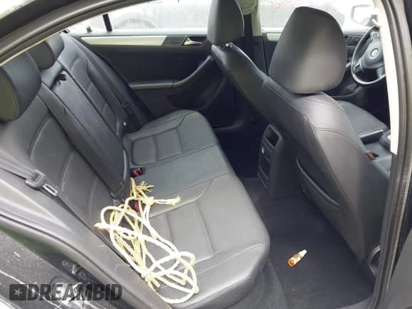 ✅ 2011 Volkswagen Jetta SEL • VIN: 3VWLZ7AJ1BM341567 • Лот: 43030360. Опубликован ранее на IAAI с пробегом 231 323 миль. Бесплатный доступ к архиву аукционных продаж из США и подробный отчёт об истории автомобиля на DreamBid. Изображение 8.