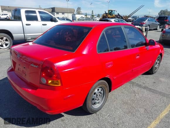 2003 Hyundai Accent GL z VIN KMHCG45C93U487209, wystawiony jako IAAI lot #41590636 z przebiegiem 118 811 mil mil oraz . Historia ofert i sprzedaży dostępna na DreamBid. Obrazek 4.