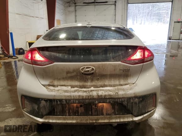 ✅ 2017 Hyundai Ioniq Blue • VIN: KMHC65LC0HU032297 • Lot: 43731455. Wystawiony na Copart z przebiegiem 119 789 mil. Bezpłatny archiwum sprzedaży aukcyjnych z USA i szczegółowy raport historii pojazdu na DreamBid. Zdjęcie 6.