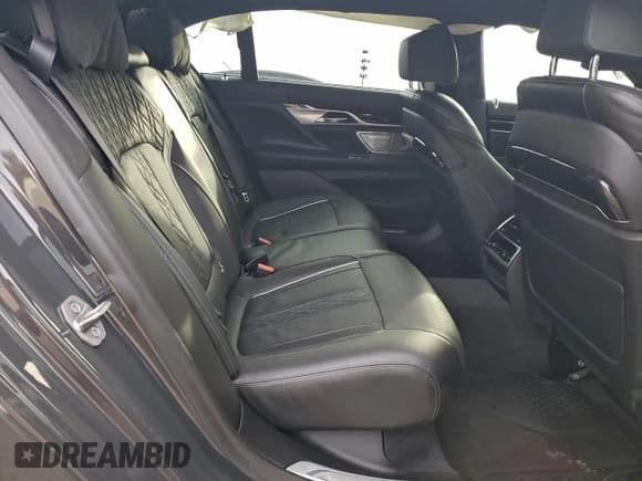 ✅ 2022 BMW 7 Series 750i xDrive • VIN: WBA7U2C03NCH46779 • Lot: 95719075. Wystawiony na Copart z przebiegiem 44 587 mil. Bezpłatny archiwum sprzedaży aukcyjnych z USA i szczegółowy raport historii pojazdu na DreamBid. Zdjęcie 10.