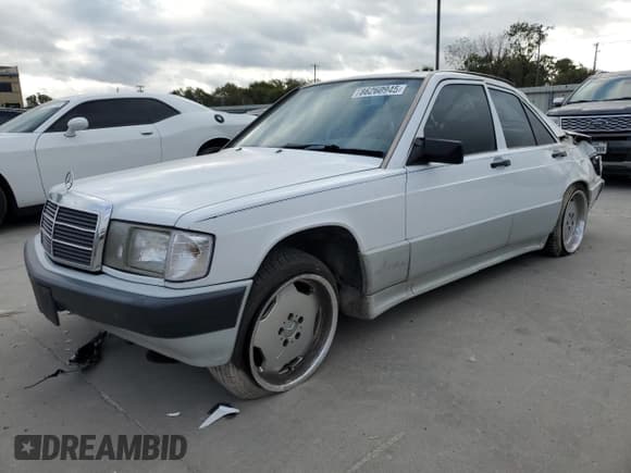 ✅ 1991 Mercedes-Benz 190 • VIN: WDBDA29D9MF781134 • Lot: 86260945. Wystawiony na Copart z przebiegiem 124 002 mil. Bezpłatny archiwum sprzedaży aukcyjnych z USA i szczegółowy raport historii pojazdu na DreamBid. Zdjęcie 1.