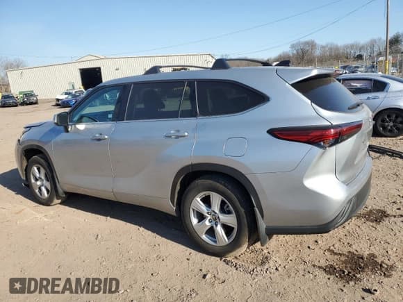 ✅ 2022 Toyota Highlander L • VIN: 5TDCZRBH2NS234381 • Lot: 48407625. Listed on Copart with 45,260 mi. Free auction sales archive from the USA and detailed vehicle history report at DreamBid. Image 2.