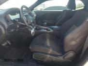 ✅ 2017 Dodge Challenger R/T • VIN: 2C3CDZBT0HH628956 • Lot: 74315084. Wystawiony na Copart z przebiegiem 82 532 mil. Bezpłatny archiwum sprzedaży aukcyjnych z USA i szczegółowy raport historii pojazdu na DreamBid. Zdjęcie 7.