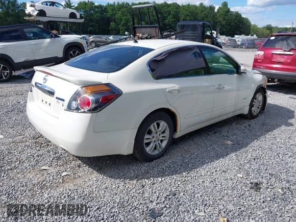 ✅ 2010 Nissan Altima Hybrid • VIN: 1N4CL2AP2AC184813 • Lot: 42770984. Listed on IAAI with 127,872 mi. Free auction sales archive from the USA and detailed vehicle history report at DreamBid. Image 4.