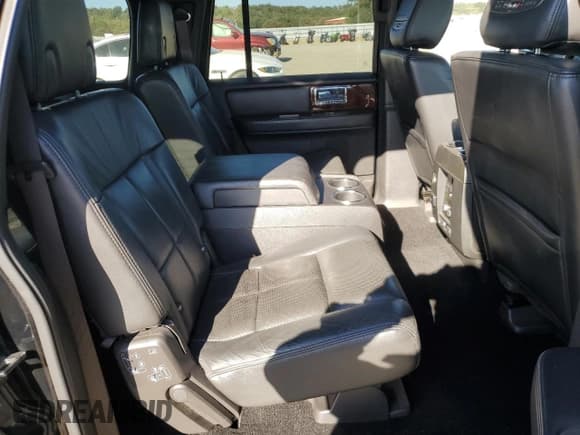 ✅ 2011 Lincoln Navigator • VIN: 5LMJJ3J54BEJ10335 • Lot: 81233155. Wystawiony na Copart z przebiegiem 150 573 mil. Bezpłatny archiwum sprzedaży aukcyjnych z USA i szczegółowy raport historii pojazdu na DreamBid. Zdjęcie 11.