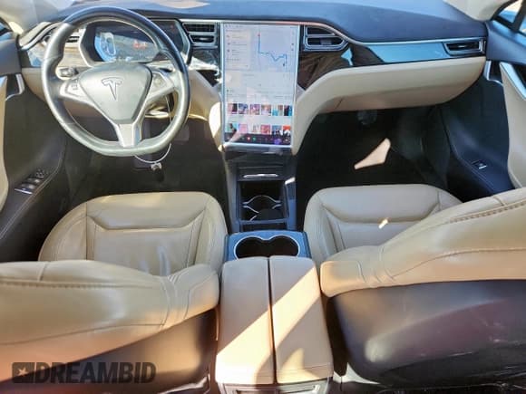 ✅ 2016 Tesla Model S 90D • VIN: 5YJSA1E2XGF141434 • Lot: 91884705. Wystawiony na Copart z przebiegiem 168 054 mil. Bezpłatny archiwum sprzedaży aukcyjnych z USA i szczegółowy raport historii pojazdu na DreamBid. Zdjęcie 8.