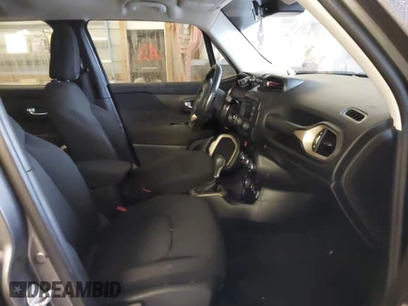 ✅ 2017 Jeep Renegade Latitude • VIN: ZACCJBBB8HPE85191 • Lot: 43573344. Listed on IAAI with 90,979 mi. Free auction sales archive from the USA and detailed vehicle history report at DreamBid. Image 5.