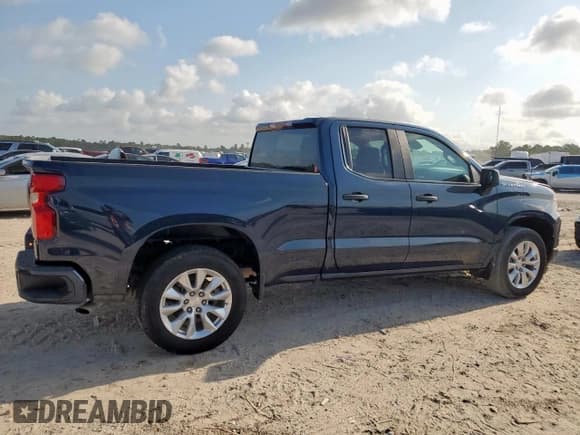 ✅ 2022 Chevrolet Silverado 1500 Custom • VIN: 1GCRABEKXNZ612980 • Lot: 69075495. Wystawiony na Copart z przebiegiem 49 381 mil. Bezpłatny archiwum sprzedaży aukcyjnych z USA i szczegółowy raport historii pojazdu na DreamBid. Zdjęcie 3.