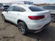 ✅ 2020 Mercedes-Benz GLC 300 • VIN: WDC0J8EB9LF681857 • Лот: 43600185. Опубликован ранее на IAAI с пробегом 125 329 миль. Бесплатный доступ к архиву аукционных продаж из США и подробный отчёт об истории автомобиля на DreamBid. Изображение 3.