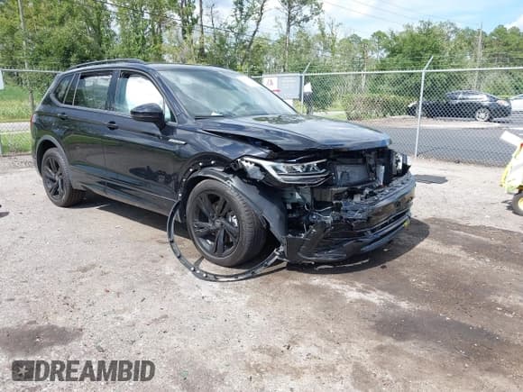✅ 2024 Volkswagen Tiguan SE R-Line Black • VIN: 3VVCB7AX9RM199007 • Lot: 42670002. Listed on IAAI with 11,298 mi. Free auction sales archive from the USA and detailed vehicle history report at DreamBid. Image 1.