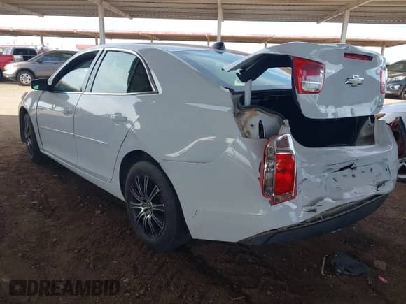 2013 Chevrolet Malibu LS z VIN 1G11B5SA8DF143372, wystawiony jako IAAI lot #43250501 z przebiegiem 249 820 mil mil oraz . Historia ofert i sprzedaży dostępna na DreamBid. Obrazek 3.