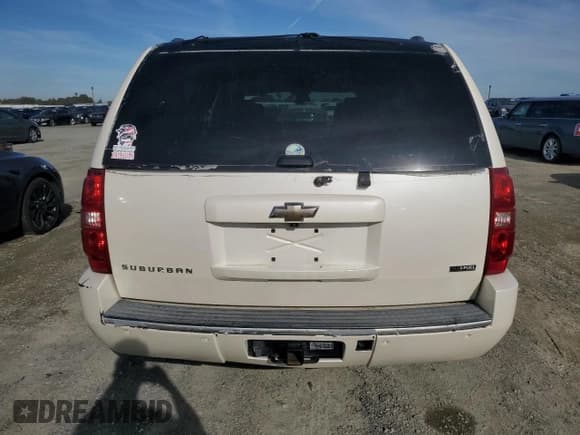✅ 2009 Chevrolet Suburban LTZ • VIN: 1GNFK36359R219480 • Lot: 92252075. Wystawiony na Copart z przebiegiem 158 470 mil. Bezpłatny archiwum sprzedaży aukcyjnych z USA i szczegółowy raport historii pojazdu na DreamBid. Zdjęcie 6.