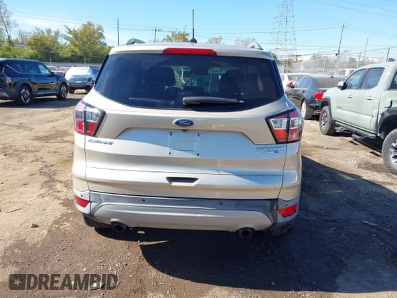 ✅ 2017 Ford Escape Titanium • VIN: 1FMCU9J95HUD82688 • Лот: 43528251. Опубликован ранее на IAAI с пробегом 82 076 миль. Бесплатный доступ к архиву аукционных продаж из США и подробный отчёт об истории автомобиля на DreamBid. Изображение 16.