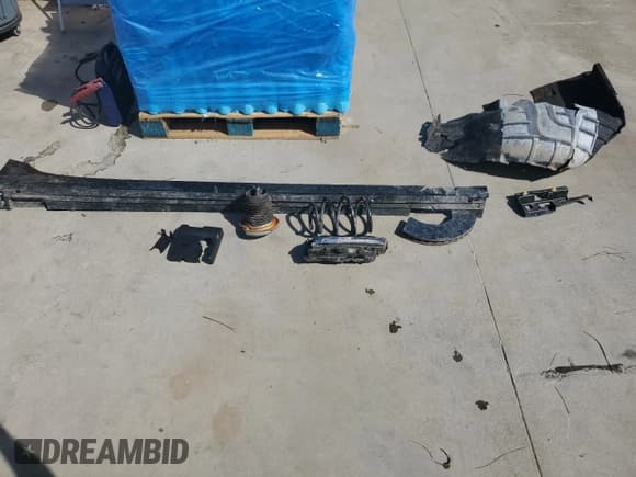 ✅ 2024 Cadillac CT5-V Blackwing • VIN: 1G6D25R60R0860044 • Lot: 47607835. Wystawiony na Copart z przebiegiem 13 833 mil. Bezpłatny archiwum sprzedaży aukcyjnych z USA i szczegółowy raport historii pojazdu na DreamBid. Zdjęcie 12.