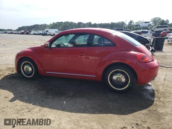 ✅ 2012 Volkswagen Beetle 2.5L • VIN: 3VWJX7AT9CM604632 • Lot: 53100505. Wystawiony na Copart z przebiegiem 108 652 mil. Bezpłatny archiwum sprzedaży aukcyjnych z USA i szczegółowy raport historii pojazdu na DreamBid. Zdjęcie 2.