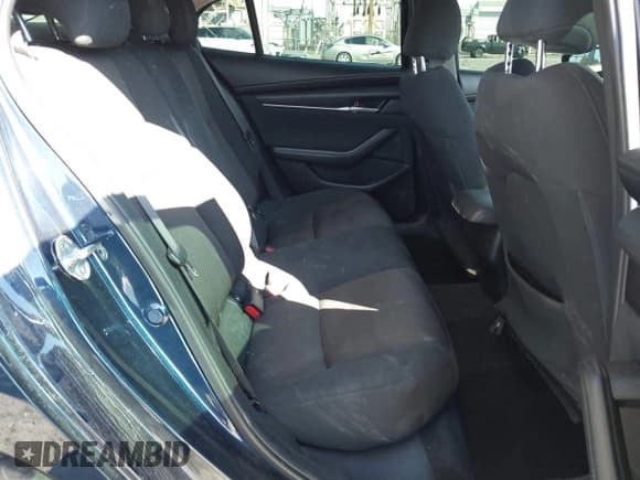 ✅ 2020 Mazda 3 • VIN: 3MZBPABLXLM130500 • Лот: 43493533. Опубликован ранее на IAAI с пробегом 67 727 миль. Бесплатный доступ к архиву аукционных продаж из США и подробный отчёт об истории автомобиля на DreamBid. Изображение 8.