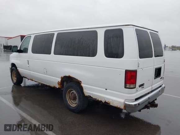 ✅ 2008 Ford Econoline Passenger XL • VIN: 1FBSS31L78DB31593 • Lot: 43542944. Wystawiony na IAAI z przebiegiem 261 325 mil. Bezpłatny archiwum sprzedaży aukcyjnych z USA i szczegółowy raport historii pojazdu na DreamBid. Zdjęcie 3.