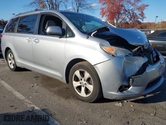 ✅ 2014 Toyota Sienna LE • VIN: 5TDKK3DC4ES470903 • Lot: 43542720. Listed on IAAI with 228,686 mi. Free auction sales archive from the USA and detailed vehicle history report at DreamBid. Image 1.