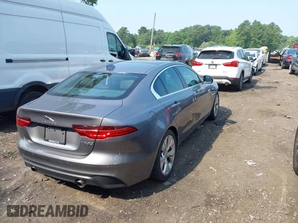 ✅ 2020 Jaguar XE S • VIN: SAJAJ4FXXLCP65394 • Lot: 40003632. Wystawiony na IAAI z przebiegiem 37 547 mil. Bezpłatny archiwum sprzedaży aukcyjnych z USA i szczegółowy raport historii pojazdu na DreamBid. Zdjęcie 4.