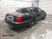 ✅ 2005 Lincoln Town Car Signature Limited • VIN: 1LNHM82W55Y606549 • Lot: 43365335. Wystawiony na IAAI z przebiegiem 98 295 mil. Bezpłatny archiwum sprzedaży aukcyjnych z USA i szczegółowy raport historii pojazdu na DreamBid. Zdjęcie 4.