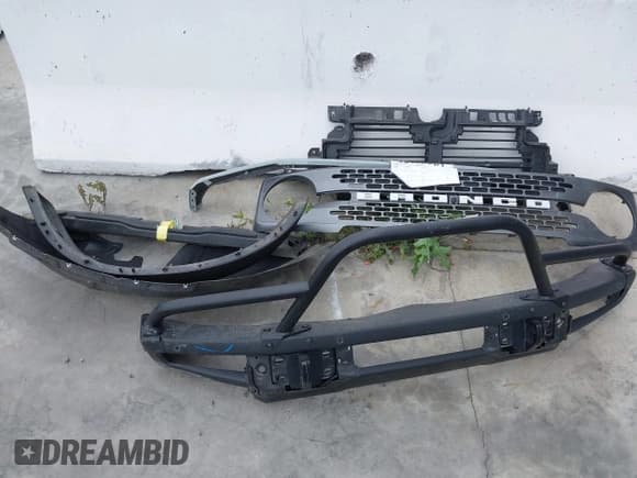 ✅ 2023 Ford Bronco • VIN: 1FMEE5DP0PLA97359 • Lot: 42130581. Wystawiony na IAAI z przebiegiem 32 335 mil. Bezpłatny archiwum sprzedaży aukcyjnych z USA i szczegółowy raport historii pojazdu na DreamBid. Zdjęcie 18.