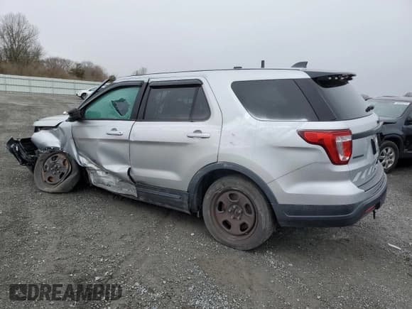 ✅ 2019 Ford Police Interceptor Utility • VIN: 1FM5K8AR4KGA12248 • Lot: 48752015. Wystawiony na Copart z przebiegiem Nie podano. Bezpłatny archiwum sprzedaży aukcyjnych z USA i szczegółowy raport historii pojazdu na DreamBid. Zdjęcie 2.