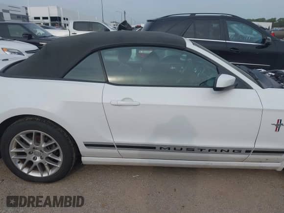 2014 Ford Mustang V6 с VIN 1ZVBP8EM6E5320297, выставлен на аукционе IAAI как лот 43146690 с пробегом 160 174 миль миль и . История ставок и продаж доступна на DreamBid. Изображение 14.