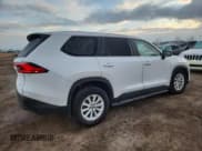 ✅ 2024 Toyota Highlander XLE • VIN: 5TDAAAB55RS026720 • Lot: 92868595. Listed on Copart with 16,776 mi. Free auction sales archive from the USA and detailed vehicle history report at DreamBid. Image 3.