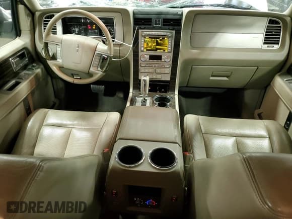 ✅ 2010 Lincoln Navigator • VIN: 5LMJJ2J54AEJ03541 • Lot: 69979054. Wystawiony na Copart z przebiegiem 158 282 mil. Bezpłatny archiwum sprzedaży aukcyjnych z USA i szczegółowy raport historii pojazdu na DreamBid. Zdjęcie 8.