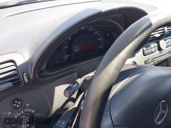 ✅ 2001 Mercedes-Benz C 230/260/280/320 • VIN: WDBRF61J41F104908 • Lot: 42003924. Wystawiony na IAAI z przebiegiem Nie podano. Bezpłatny archiwum sprzedaży aukcyjnych z USA i szczegółowy raport historii pojazdu na DreamBid. Zdjęcie 7.