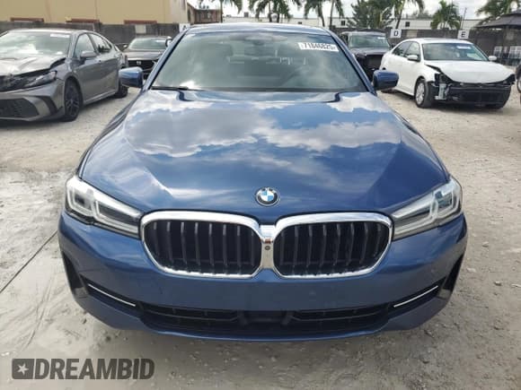 ✅ 2021 BMW 5 Series 540i • VIN: WBA53BJ09MWX25930 • Lot: 71846825. Wystawiony na Copart z przebiegiem 55 778 mil. Bezpłatny archiwum sprzedaży aukcyjnych z USA i szczegółowy raport historii pojazdu na DreamBid. Zdjęcie 5.