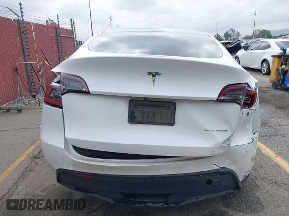 ✅ 2023 Tesla Model Y Long Range • VIN: 7SAYGAEE9PF702910 • Lot: 42199519. Wystawiony na IAAI z przebiegiem 91 094 mil. Bezpłatny archiwum sprzedaży aukcyjnych z USA i szczegółowy raport historii pojazdu na DreamBid. Zdjęcie 16.