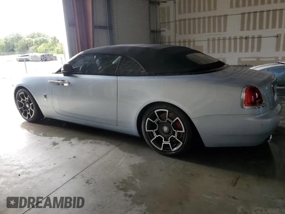 ✅ 2021 Rolls-Royce Dawn • VIN: SCAXZ8C01MU209025 • Lot: 74898884. Wystawiony na Copart z przebiegiem Nie podano. Bezpłatny archiwum sprzedaży aukcyjnych z USA i szczegółowy raport historii pojazdu na DreamBid. Zdjęcie 2.