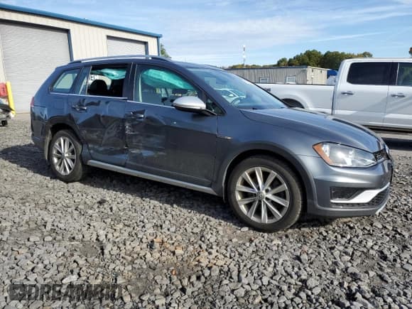 ✅ 2017 Volkswagen Golf S • VIN: 3VWH17AU5HM510697 • Lot: 86686995. Listed on Copart with 118,511 mi. Free auction sales archive from the USA and detailed vehicle history report at DreamBid. Image 4.