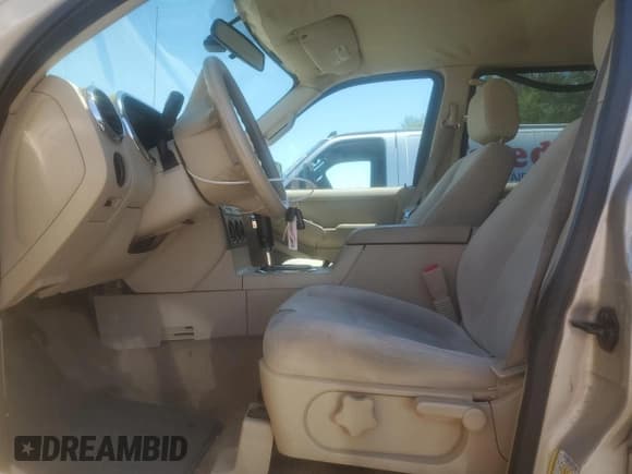 ✅ 2006 Ford Explorer XLS • VIN: 1FMEU72E56UA37439 • Lot: 54824145. Wystawiony na Copart z przebiegiem 132 772 mil. Bezpłatny archiwum sprzedaży aukcyjnych z USA i szczegółowy raport historii pojazdu na DreamBid. Zdjęcie 7.