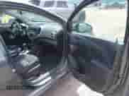 2013 Chevrolet Sonic RS z VIN 1G1JG6SB8D4180207, wystawiony jako IAAI lot #42426670 z przebiegiem 183 889 mil mil oraz . Historia ofert i sprzedaży dostępna na DreamBid. Obrazek 5.