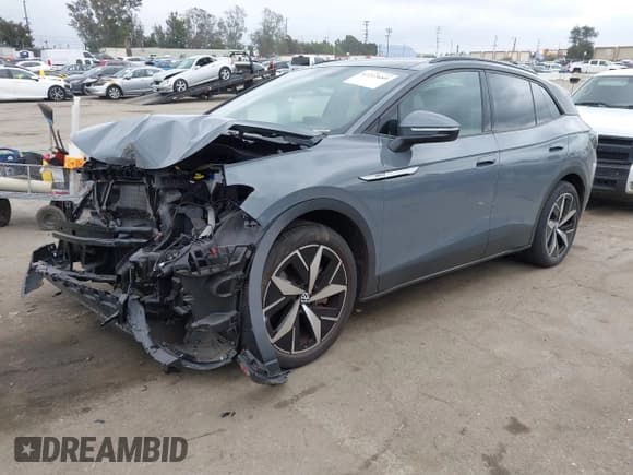 ✅ 2023 Volkswagen ID.4 Pro • VIN: 1V2VMPE8XPC039977 • Lot: 42212689. Wystawiony na IAAI z przebiegiem 12 200 mil. Bezpłatny archiwum sprzedaży aukcyjnych z USA i szczegółowy raport historii pojazdu na DreamBid. Zdjęcie 18.