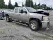 2007 Chevrolet Silverado 2500HD LTZ z VIN 1GCHK29617E602323, wystawiony jako Copart lot #57608705 z przebiegiem 194 719 mil mil oraz Szkoda całkowita • Salvage title. Historia ofert i sprzedaży dostępna na DreamBid. Obrazek 4.