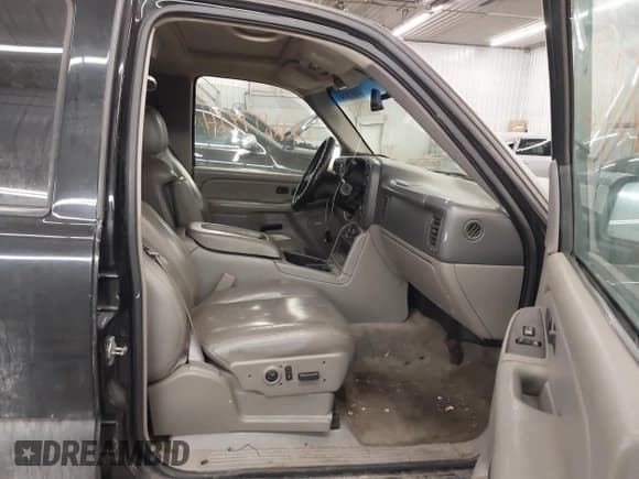 ✅ 2004 Chevrolet Suburban Z71 • VIN: 3GNFK16Z94G288951 • Лот: 41697814. Опубликован ранее на IAAI с пробегом 176 257 миль. Бесплатный доступ к архиву аукционных продаж из США и подробный отчёт об истории автомобиля на DreamBid. Изображение 5.